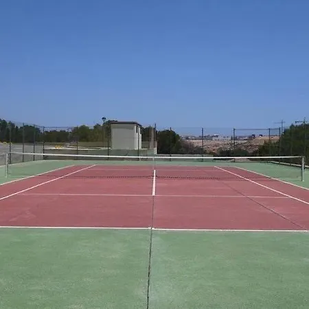 2-bedroom And Living Near Appartement Campoamor